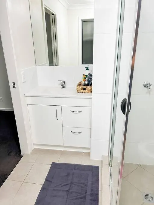 Holiday home Stay At Chi'S Kingston